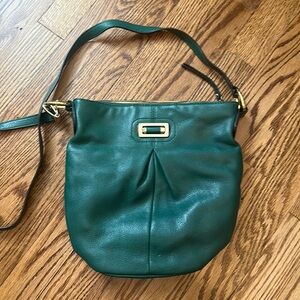 B makowsky hunter green cross body